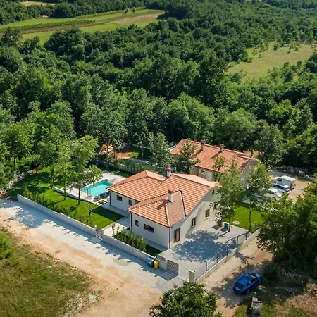 Marija Villa *